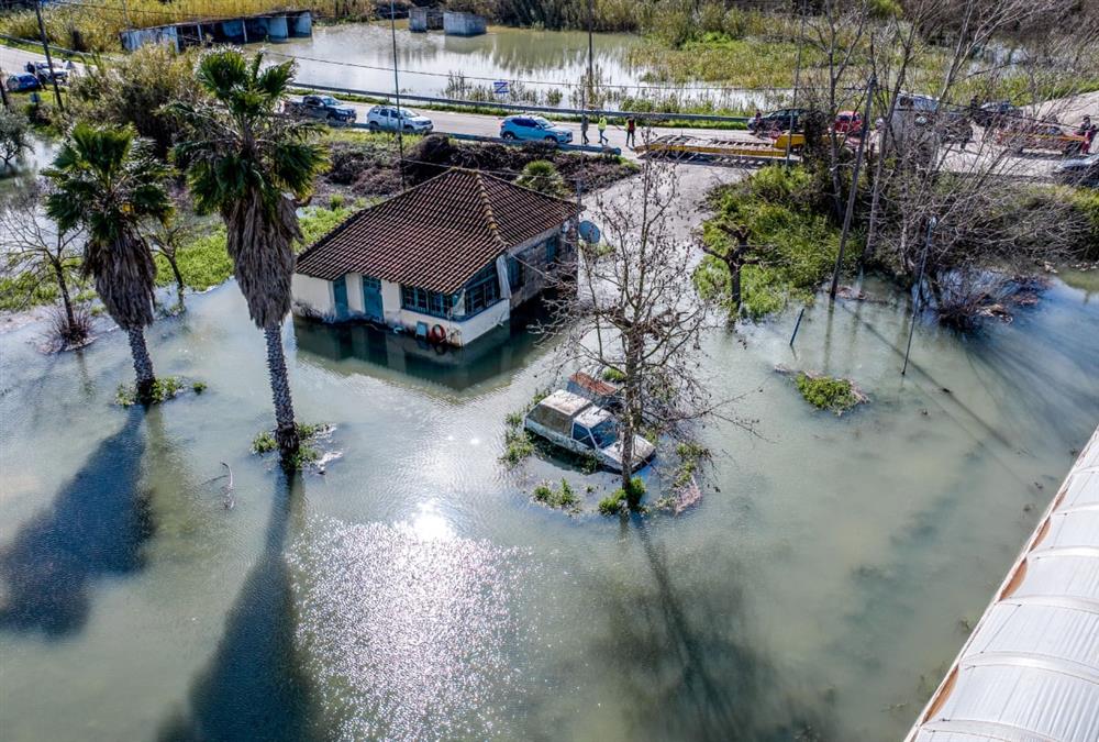 Εικόνες-καταστροφής στο Βαρθολομιό: Πλημμύρες «βούλιαξαν» όλο το χωριό