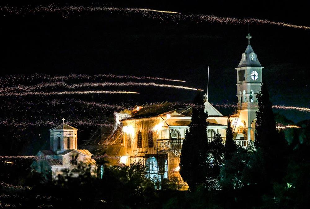 Πάσχα 2026 - Εντυπωσίασε για ακόμη μια χρονιά ο ρουκετοπόλεμος στον Βροντάδο Χίου