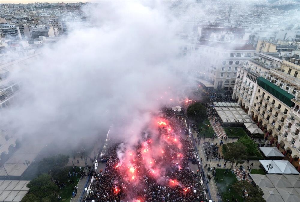 Η «λαοθάλασσα» στη μεγάλη γιορτή του ΠΑΟΚ για τα 100 χρόνια και το εντυπωσιακό drone show