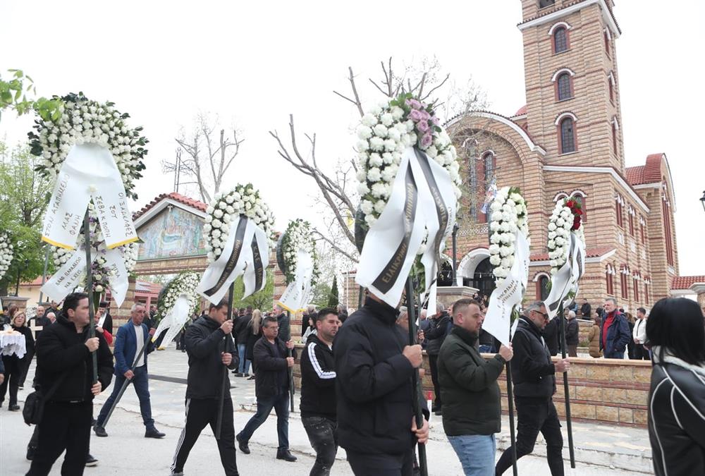 Βουβός πόνος στο τελευταίο «αντίο» στον Στέφανο Μπορμπόκη - Η σημαία του ΠΑΟΚ στο φέρετρό του