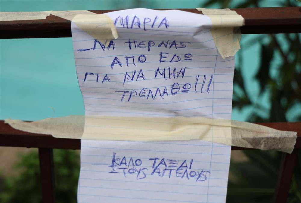 Λαοθάλασσα, τραγούδια, κλάματα και λουλούδια στη λαϊκή αγρυπνία για τον Γιώργο Μαζωνάκη στη Νίκαια