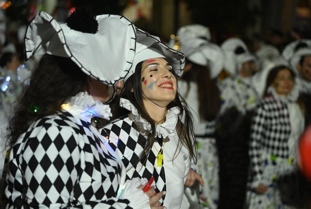 ΟΠΕΚΕΜΠΕΕ, λειψυδρία και ο «τζάμπας που πέθανε»: Εικόνες από φετινό Πατρινό Καρναβάλι