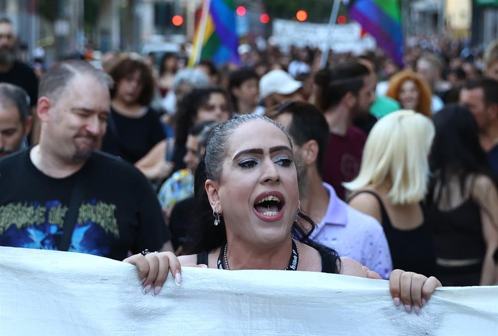 «Η Zackie θα μας λείψει»: Πορεία στο κέντρο της Αθήνας 8 χρόνια μετά τη δολοφονία του Ζακ Κωστόπουλου (ΙΝΤΙΜΕ)