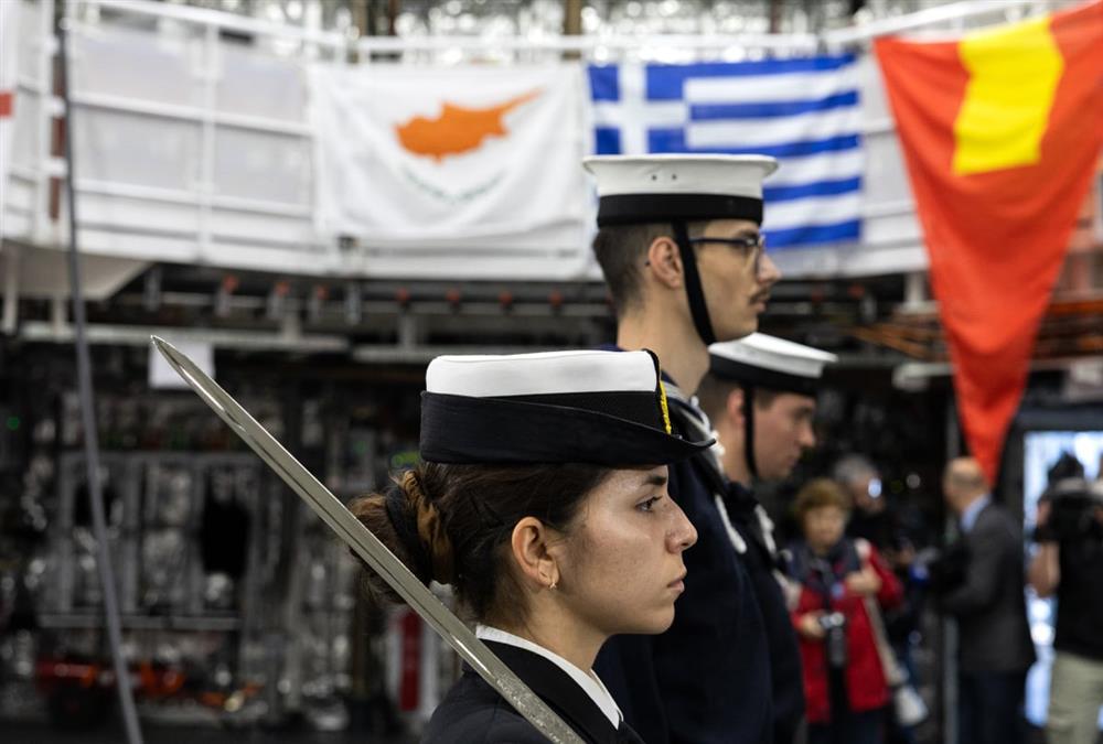 «Θα είμαστε εδώ όποτε χρειάζεται»: Στη Φρεγάτα «Κίμων» Μητσοτάκης και Χριστοδουλίδης