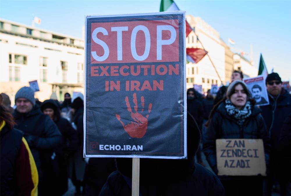 Στο πλευρό του ιρανικού λαού διαδηλωτές από όλο τον κόσμο - Συνεχίζεται η εκατόμβη νεκρών στην Τεχεράνη