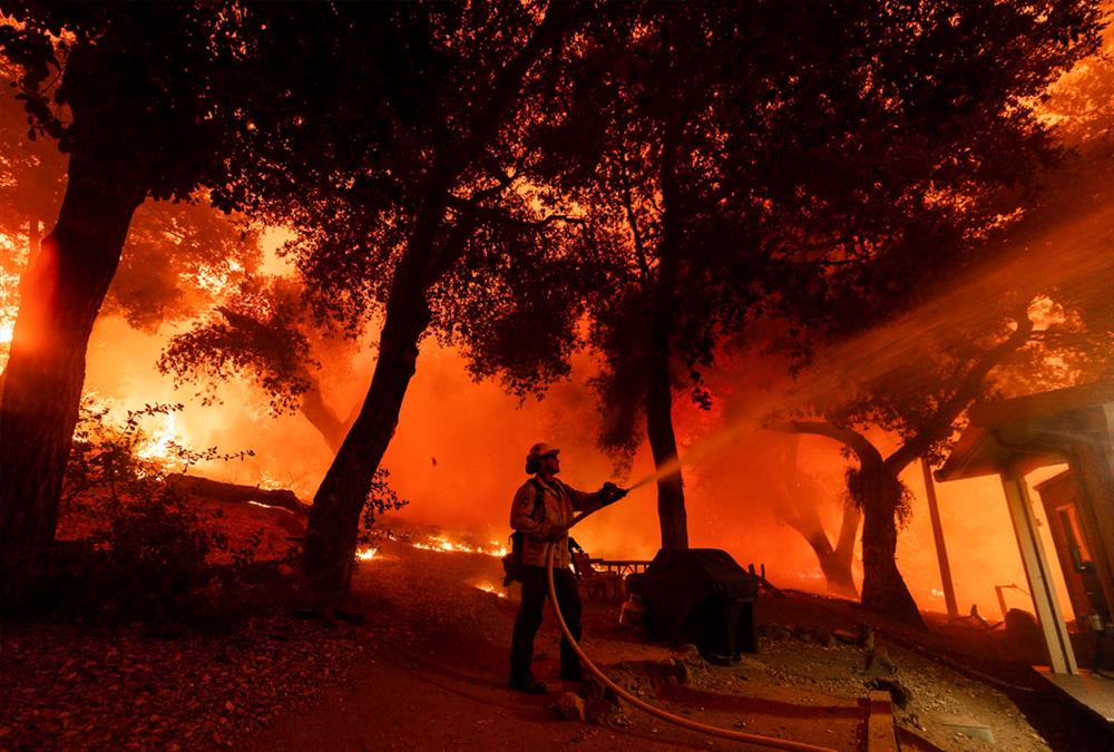 Πύρινη κόλαση στην Καλιφόρνια: Στάχτη χιλιάδες στρέμματα και δεκάδες σπίτια - Συγκλονιστικές εικόνες