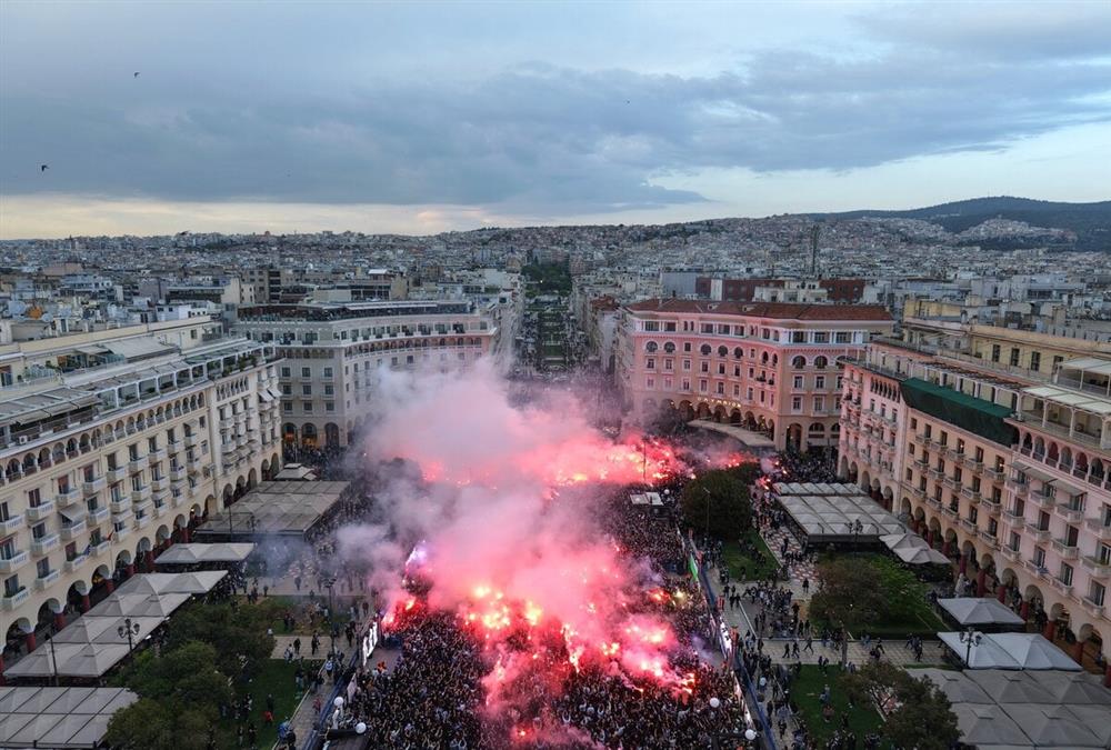Η «λαοθάλασσα» στη μεγάλη γιορτή του ΠΑΟΚ για τα 100 χρόνια και το εντυπωσιακό drone show