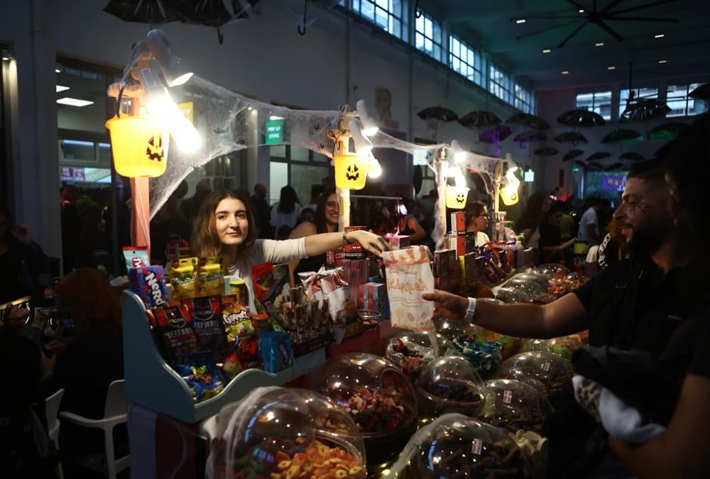 Halloween: Μάγισσες, ζόμπι και ο Φρέντι Κρούγκερ «τρόμαξαν» την Κυψέλη