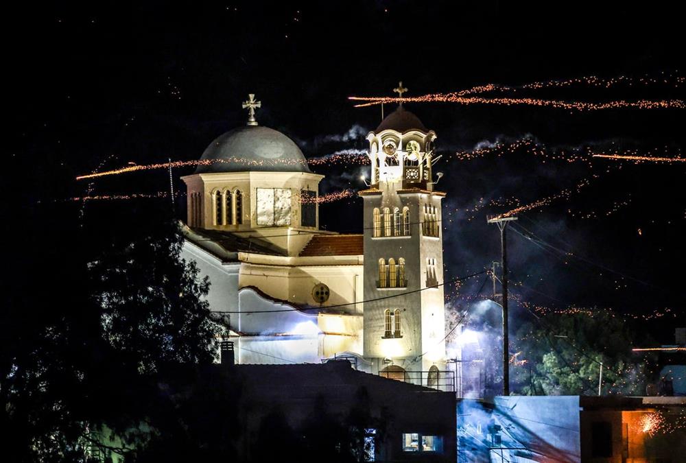 Πάσχα 2026 - Εντυπωσίασε για ακόμη μια χρονιά ο ρουκετοπόλεμος στον Βροντάδο Χίου