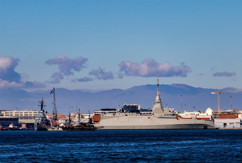 Μεγάλες ουρές στο λιμάνι της Θεσσαλονίκης για μια βόλτα στη φρεγάτα «Κίμων» - Το πρόγραμμα των επισκέψεων