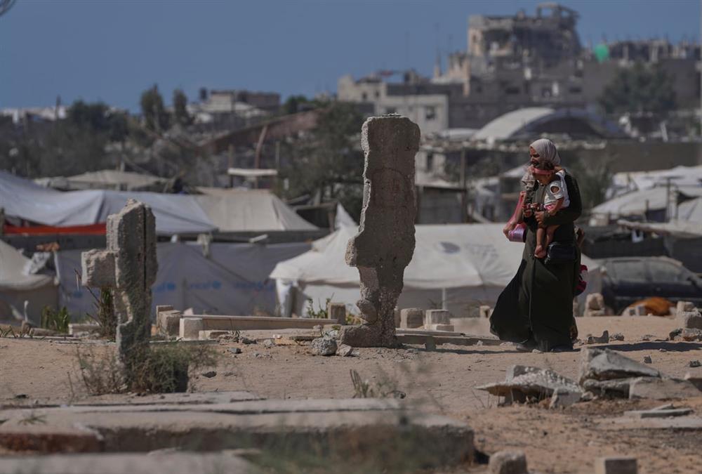 Γιορτή της Μητέρας στη Γάζα: Εκεί που οι αγκαλιές γίνονται ασπίδα για τις βόμβες