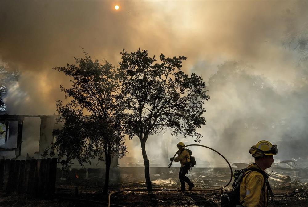 Πύρινη κόλαση στην Καλιφόρνια: Στάχτη χιλιάδες στρέμματα και δεκάδες σπίτια - Συγκλονιστικές εικόνες