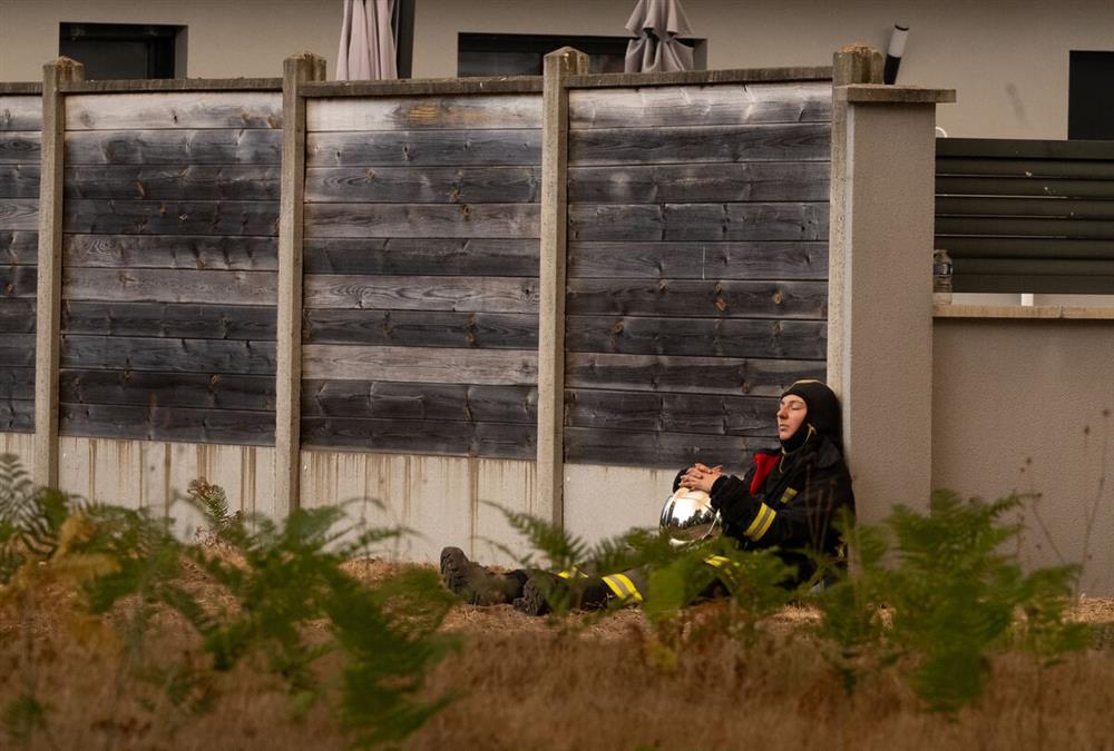 Ανεξέλεγκτες πυρκαγιές: Πάνω από 2,2 εκατ. στρέμματα στάχτη και 250.000 εκτοπισμένοι σε Γαλλία και Ισπανία