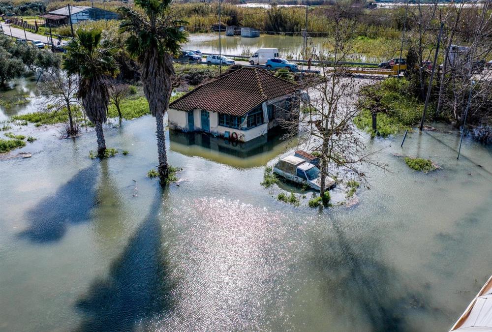 Εικόνες-καταστροφής στο Βαρθολομιό: Πλημμύρες «βούλιαξαν» όλο το χωριό