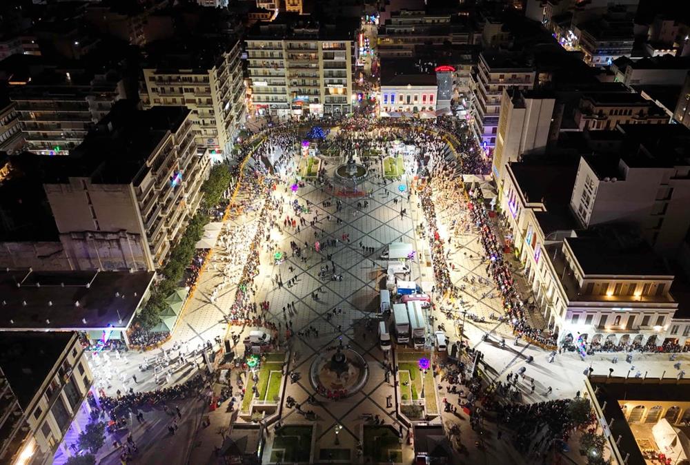 ΟΠΕΚΕΜΠΕΕ, λειψυδρία και ο «τζάμπας που πέθανε»: Εικόνες από φετινό Πατρινό Καρναβάλι