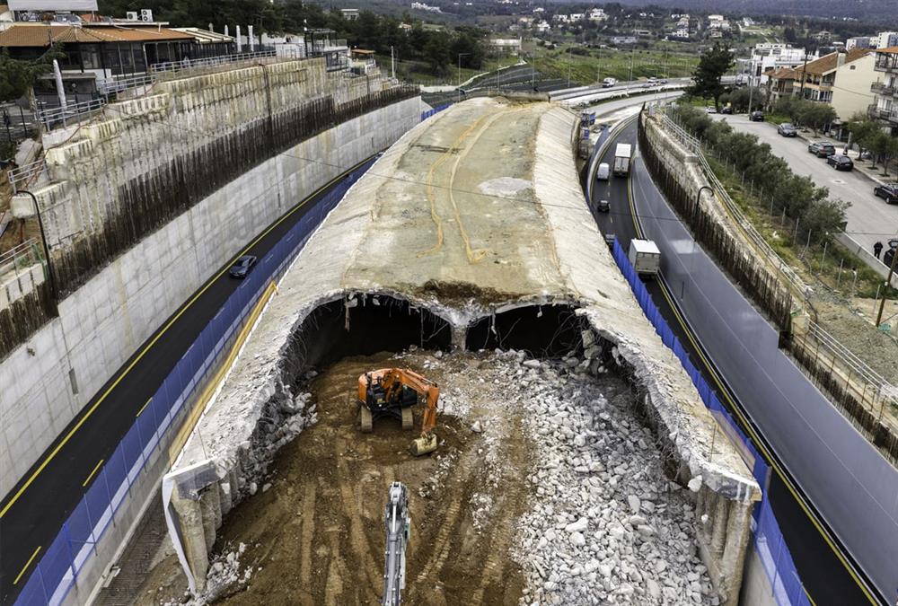 Η στιγμή της κατεδάφισης του τούνελ στον Περιφερειακό για τον Flyover Θεσσαλονίκης