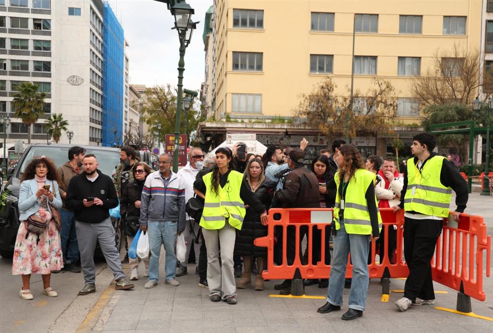 Η αποθέωση για τον Μπραντ Πιτ στην πλατεία Κοτζιά και το «hello guys» του διάσημου ηθοποιού