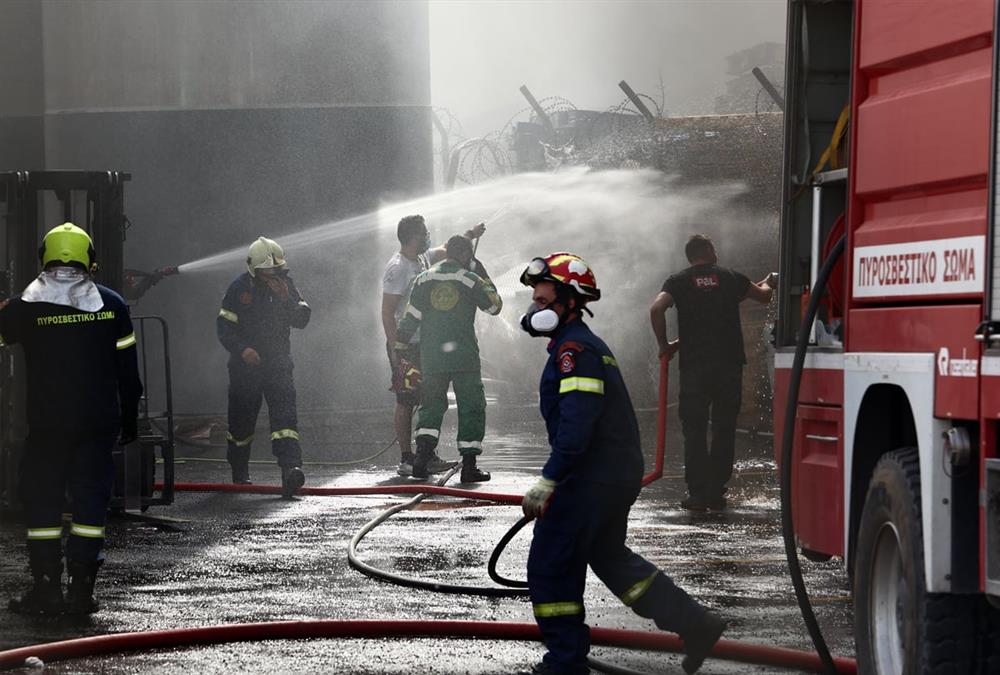 Χάος μετά την έκρηξη και τη φωτιά σε εργοστάσιο στην κάτω Κηφισιά