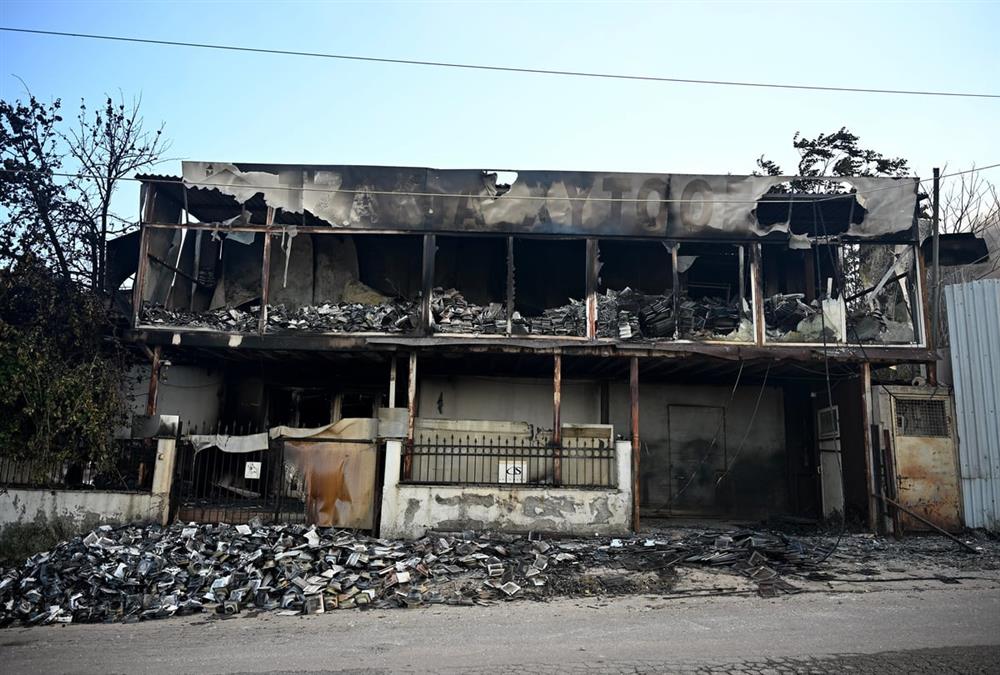Θλιβερές εικόνες, και φέτος: Στάχτη και αποκαΐδια στο Ωραιόκαστρο Θεσσαλονίκης