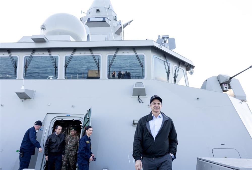 «Θα είμαστε εδώ όποτε χρειάζεται»: Στη Φρεγάτα «Κίμων» Μητσοτάκης και Χριστοδουλίδης