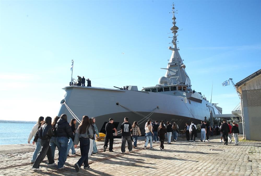 Μεγάλες ουρές στο λιμάνι της Θεσσαλονίκης για μια βόλτα στη φρεγάτα «Κίμων» - Το πρόγραμμα των επισκέψεων