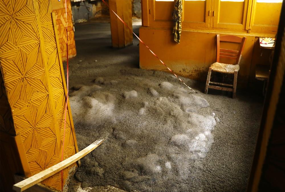 Κυψέλη: Γέμισε ο δρόμος με υγρό τσιμέντο – Πρωτοφανείς εικόνες