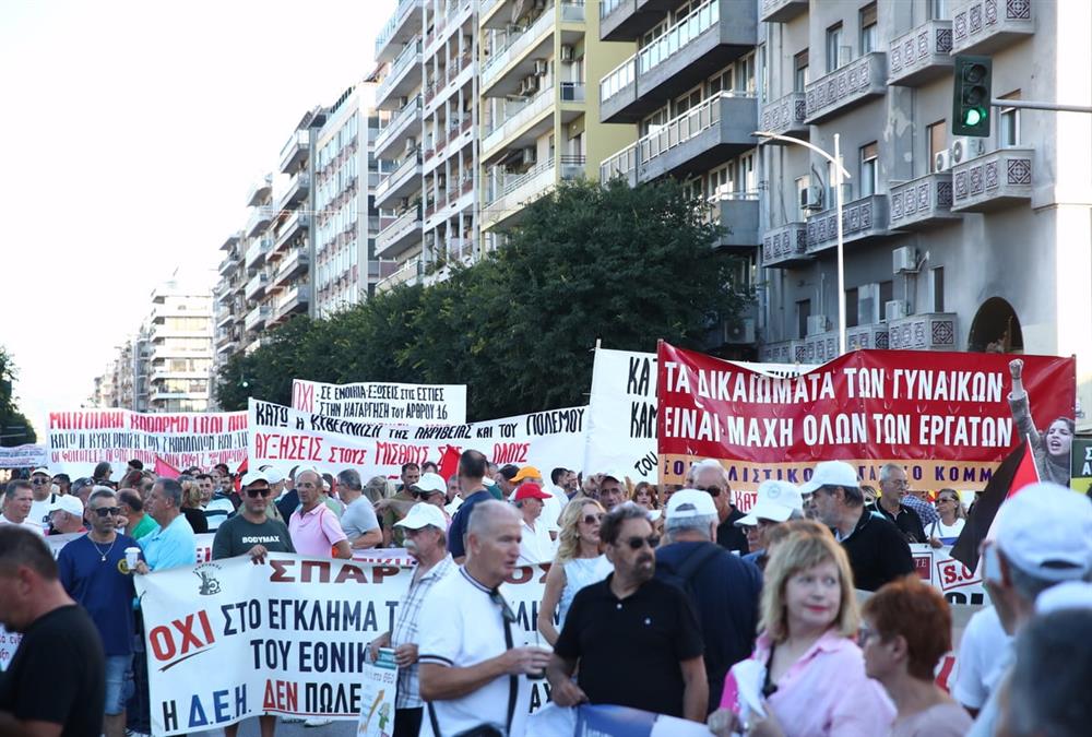 Μεγάλες πορείες στο κέντρο της Θεσσαλονίκης - Τουλάχιστον 13 προσαγωγές και 6 συλλήψεις (EUROKINISSI/INTIME)