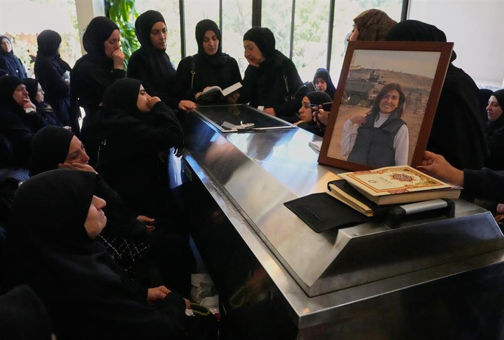 Το όνομά της ήταν Αμάλ Χαλίλ: Νεκρή δημοσιογράφος στον Λίβανο, σε ισραηλινούς βομβαρδισμούς