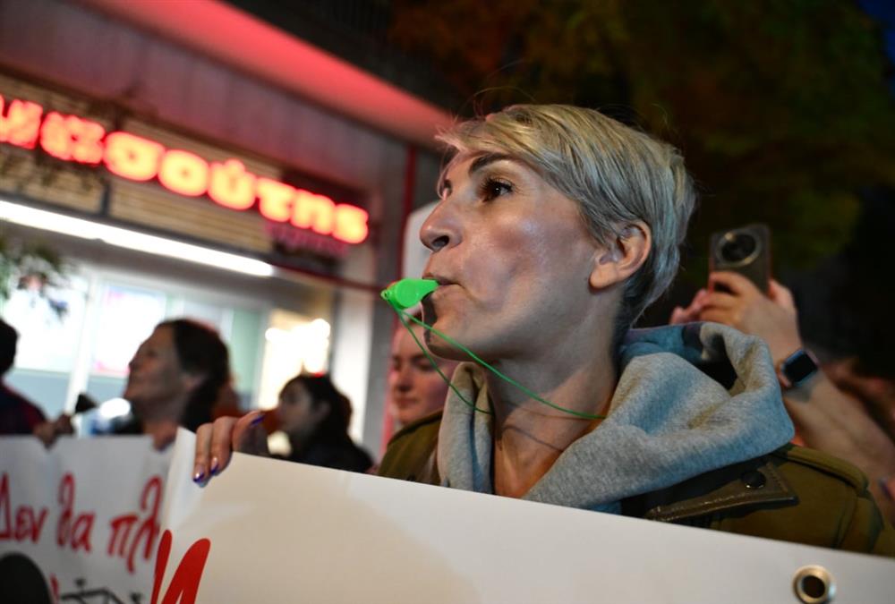«Δεν θα πληρώσουμε το μετρό με τις ζωές μας»: Μεγάλη συγκέντρωση στην Κυψέλη για τις ρωγμές στα σπίτια