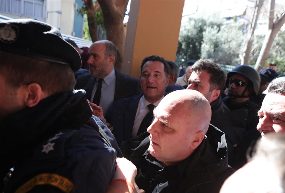 Μεγάλη ένταση στο νοσοκομείο Νίκαιας - Οργή υγειονομικών στην επίσκεψη Γεωργιάδη