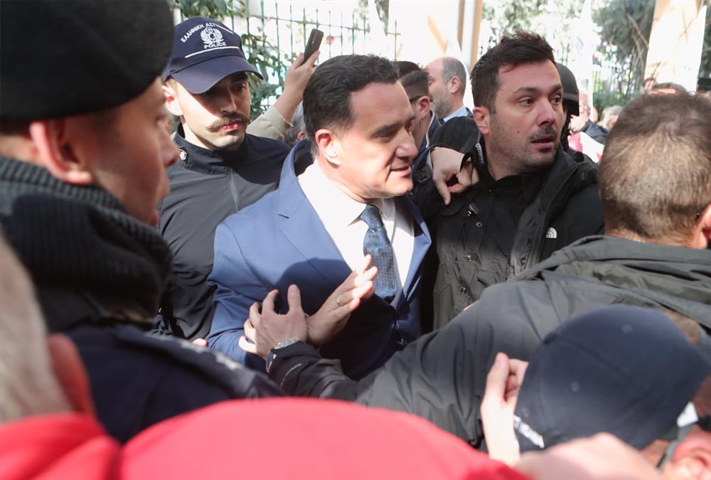 Μεγάλη ένταση στο νοσοκομείο Νίκαιας - Οργή υγειονομικών στην επίσκεψη Γεωργιάδη