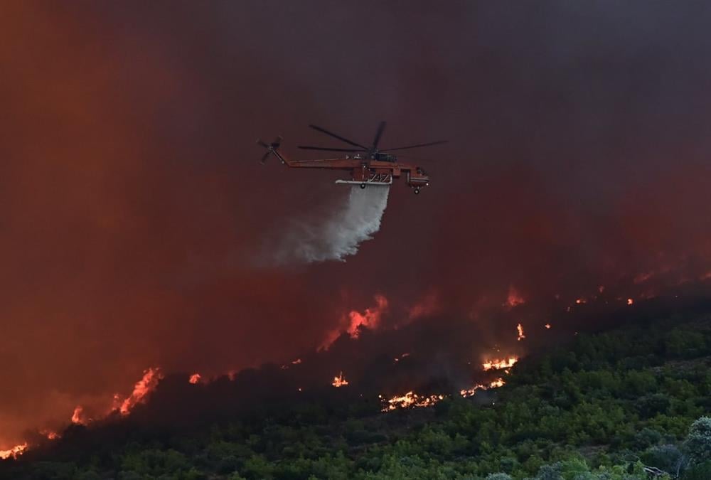 Πύρινος όλεθρος στο Πόρτο Γερμενό από τη μεγάλη φωτιά - Σκληρή μάχη με τις φλόγες