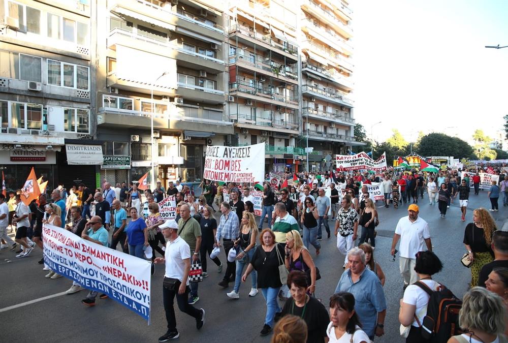 Μεγάλες πορείες στο κέντρο της Θεσσαλονίκης - Τουλάχιστον 13 προσαγωγές και 6 συλλήψεις (EUROKINISSI/INTIME)