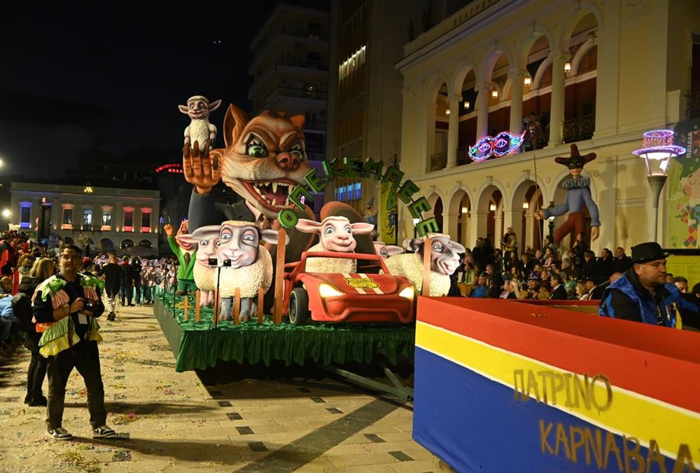 ΟΠΕΚΕΜΠΕΕ, λειψυδρία και ο «τζάμπας που πέθανε»: Εικόνες από φετινό Πατρινό Καρναβάλι