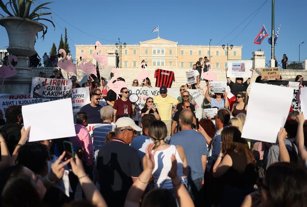 «Ξεπουλάνε τη γη μας στους ολιγάρχες»: Δυναμική διαμαρτυρία στο Σύνταγμα για το mega resort του Κούσνερ