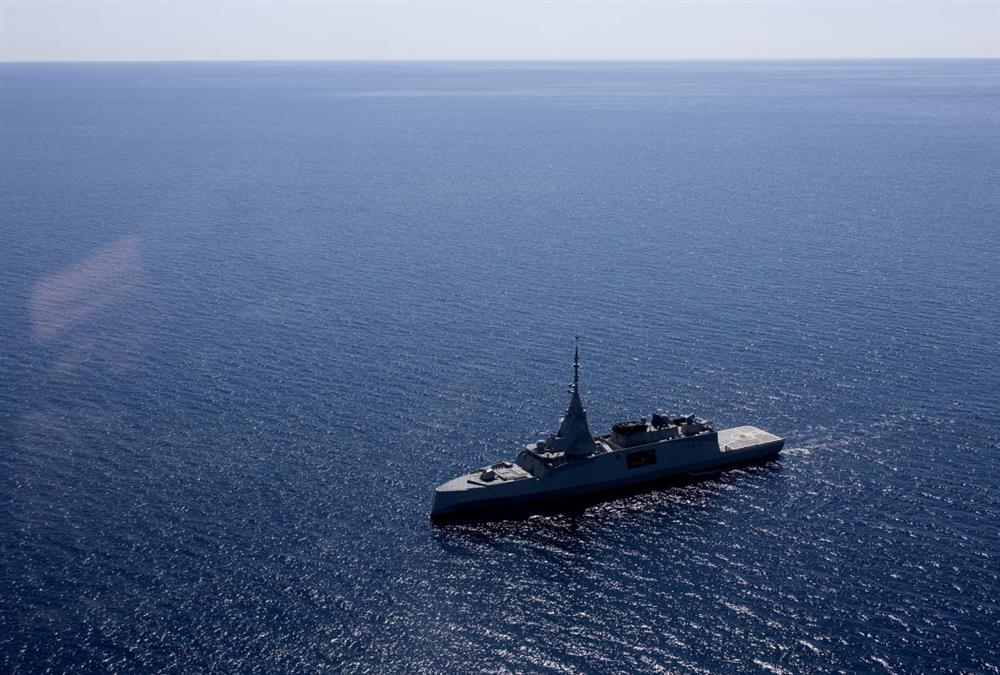 «Θα είμαστε εδώ όποτε χρειάζεται»: Στη Φρεγάτα «Κίμων» Μητσοτάκης και Χριστοδουλίδης