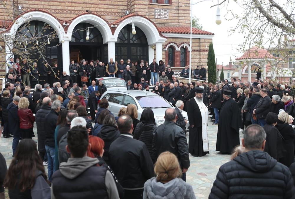 Βουβός πόνος στο τελευταίο «αντίο» στον Στέφανο Μπορμπόκη - Η σημαία του ΠΑΟΚ στο φέρετρό του