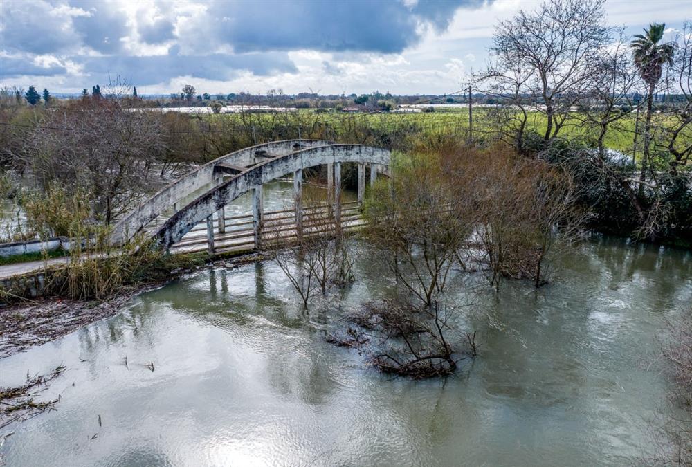 Εικόνες-καταστροφής στο Βαρθολομιό: Πλημμύρες «βούλιαξαν» όλο το χωριό