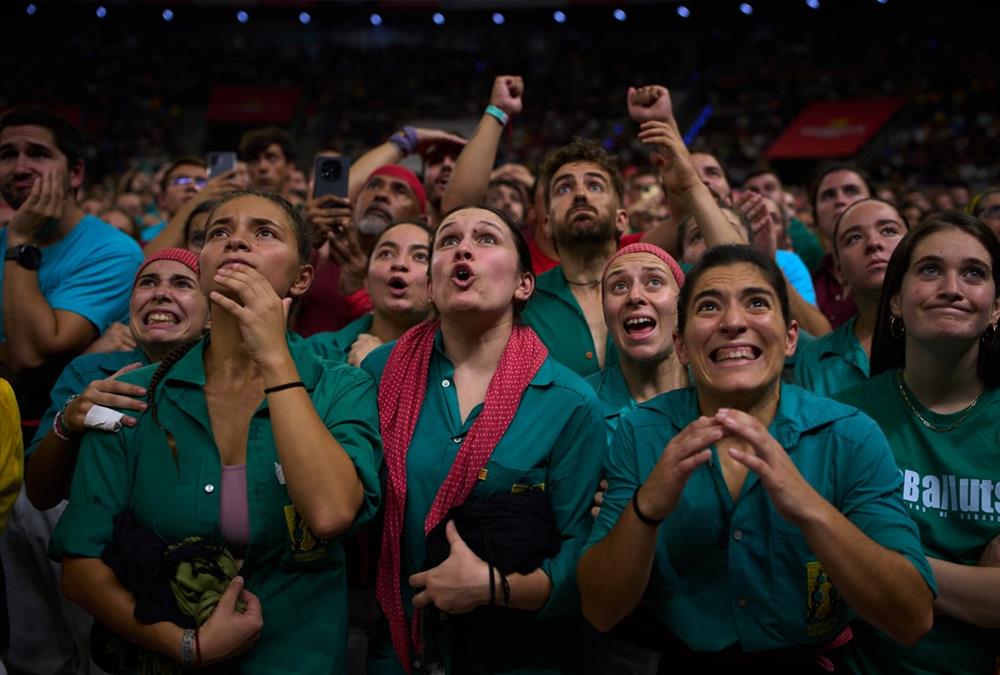 «Castells»: Οι ανθρώπινοι πύργοι της Καταλονίας και η δύναμη της συλλογικότητας