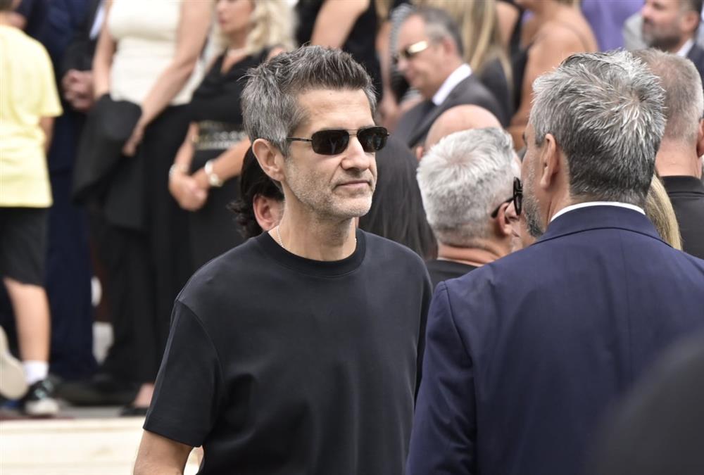 Βαθιά θλίψη στο τελευταίο αντίο στον Γιώργο Μαζωνάκη