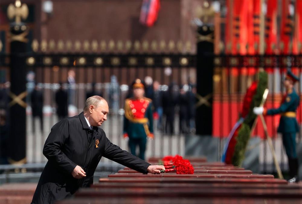 «Μία αναπόφευκτη απάντηση στις πολιτικές της Δύσης» - Ο Βλαντίμιρ Πούτιν στην στρατιωτική παρέλαση για τη Νίκη των Λαών