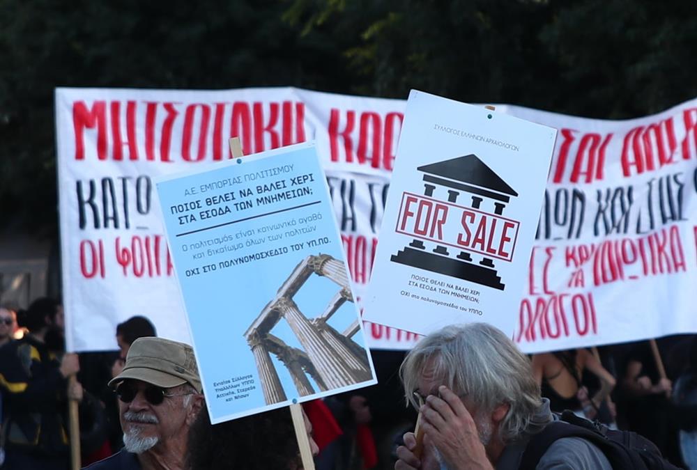 Μεγάλες πορείες στο κέντρο της Θεσσαλονίκης - Τουλάχιστον 13 προσαγωγές και 6 συλλήψεις (EUROKINISSI/INTIME)