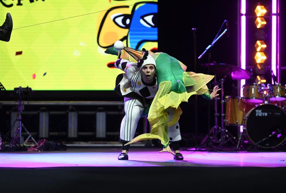 Το πατρινό καρναβάλι του 2026 έφτασε στο τέλος του: Καρέ-καρέ η τελετή λήξης