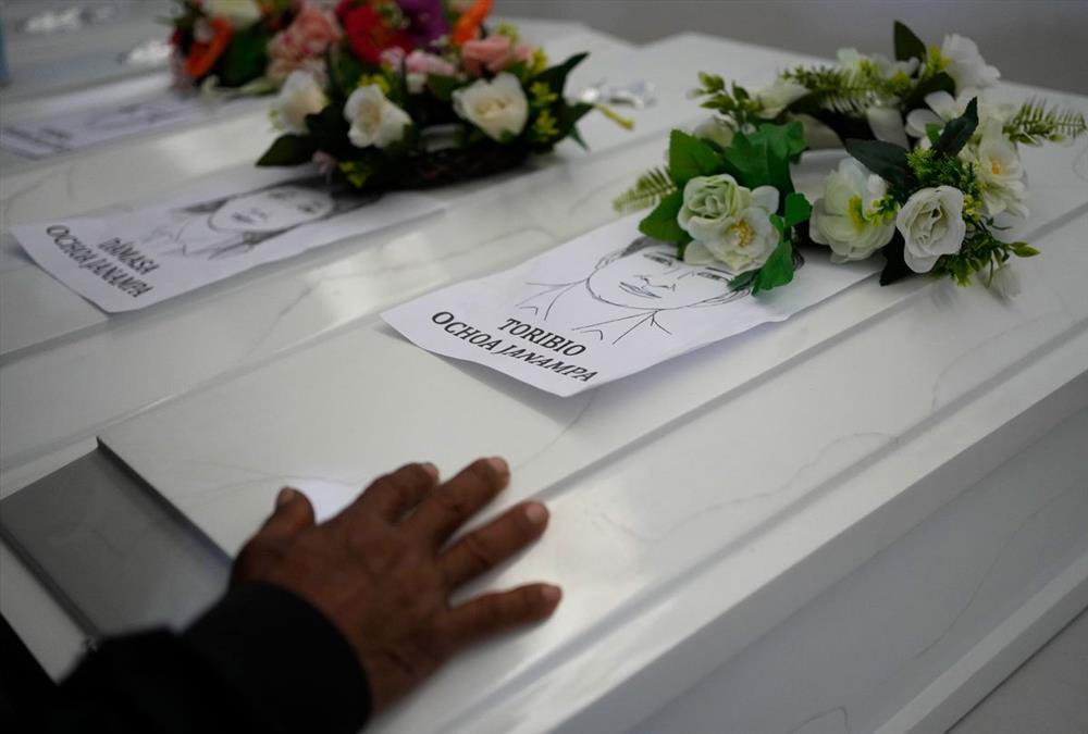 Η πόλη Accomarca του Περού θάβει τους νεκρούς της μετά από 37 χρόνια