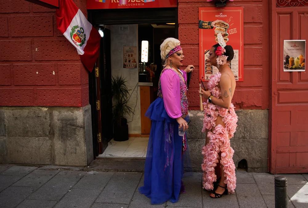 Μαδρίτη: Ξεκίνησε ο «Αγώνας με Ψηλά Τακούνια», ένα από τα πιο εμβληματικά δρώμενα του Pride