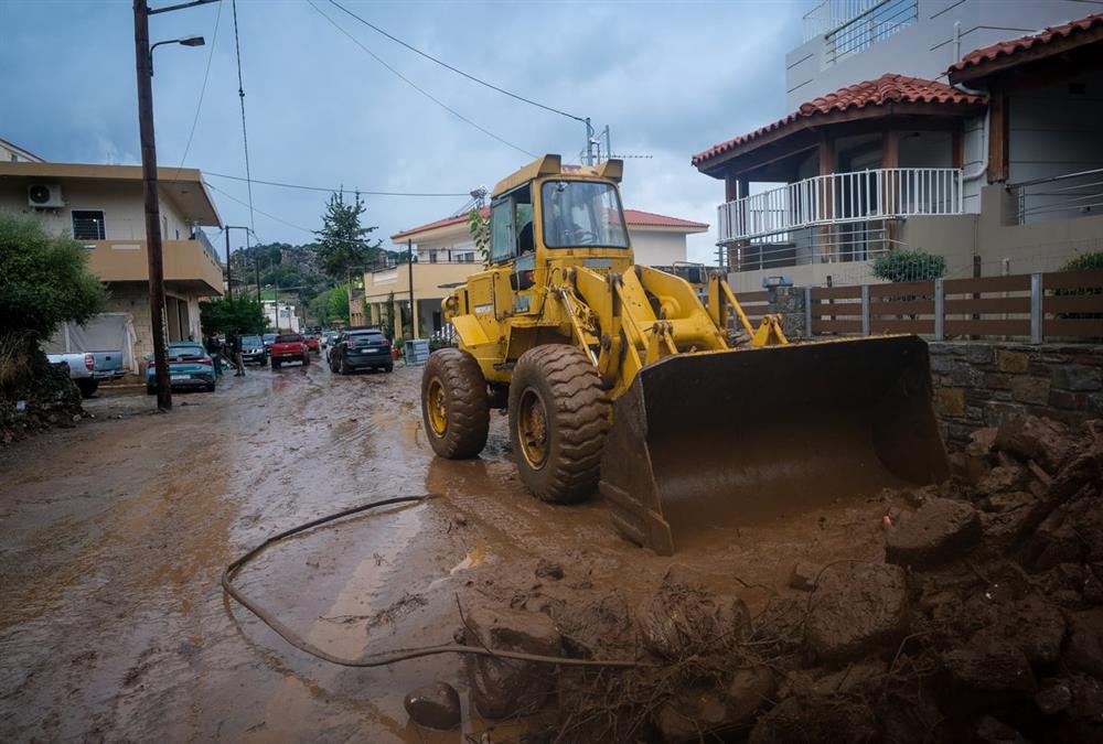 Εικόνες βιβλικής καταστροφής στην Κρήτη: Λάσπες παντού και απόγνωση