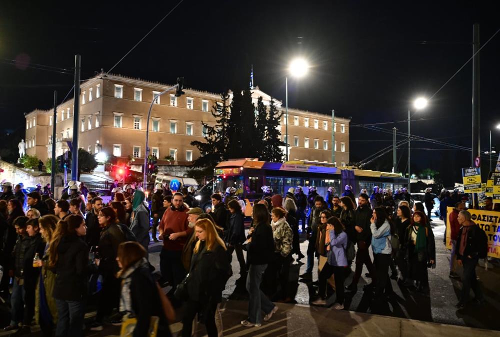 «Όχι άλλοι νεκροί στο Αιγαίο»: Συγκέντρωση διαμαρτυρίας στο Σύνταγμα για την πολύνεκρη τραγωδία στη Χίο