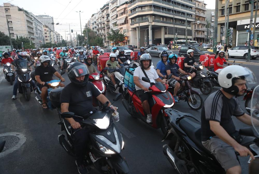 «Κόκκινη κάρτα» από τους διανομείς φαγητού: Στάση εργασίας την ώρα του τελικού του Μουντιάλ