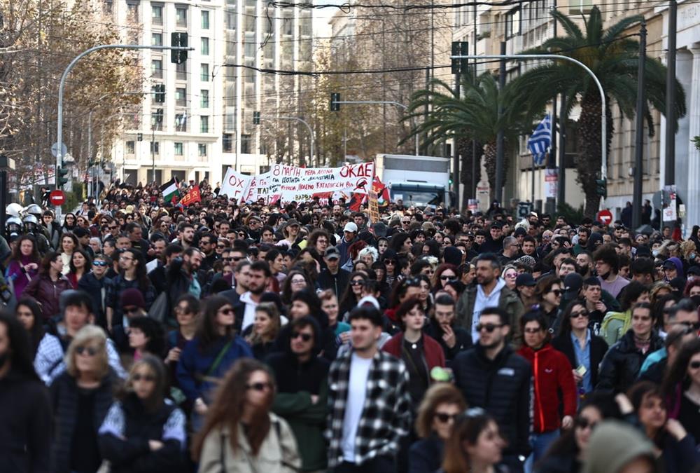 Ημέρα Γυναίκας: «Πενθούμε τις νεκρές μας, αλλά δεν σωπαίνουμε» - Μεγάλη συγκέντρωση στην Αθήνα