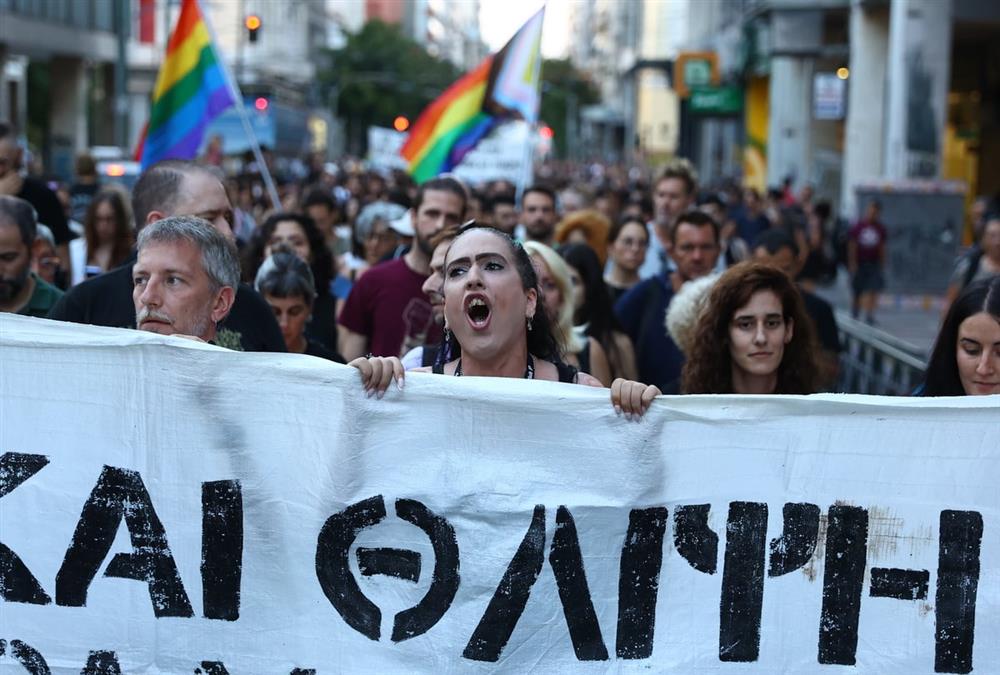 «Η Zackie θα μας λείψει»: Πορεία στο κέντρο της Αθήνας 8 χρόνια μετά τη δολοφονία του Ζακ Κωστόπουλου (ΙΝΤΙΜΕ)
